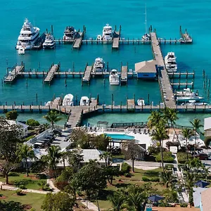 Romora Bay & Marina Hotel